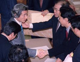 Koizumi denies backtracking on reform agenda